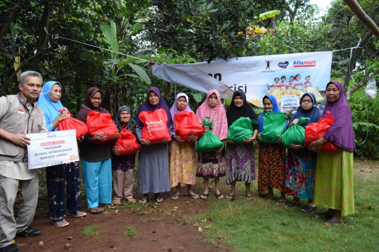 Penyaluran Donasi Zakat Baksos Lansia di Singajaya-Kab.Bogor
