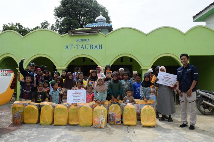 Bantuan Tas Sekolah dan Baksos Lansia di Pasir Pogor-Kabupaten Karawang