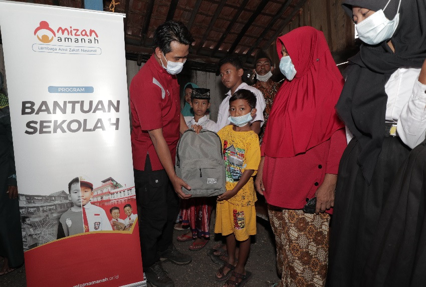 Mizan Amanah Salurkan Bantuan School Kit Anak Yatim dan Dhuafa di Blora Jawa Tengah